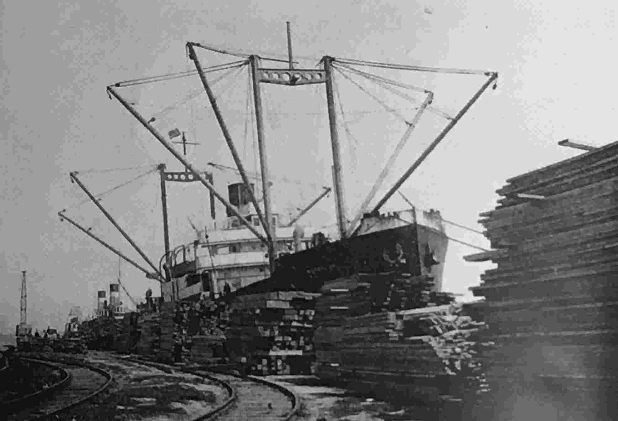 A CARGO OF LUMBER IN TORONTO HARBOR