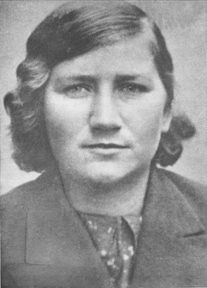 Photo of young woman LIZA CHAIKINA.