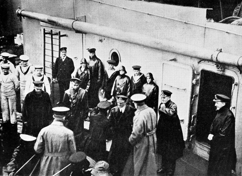 military and civilian gentlemen in a discussion