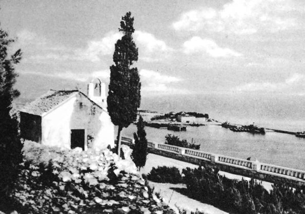 photo of house by the sea