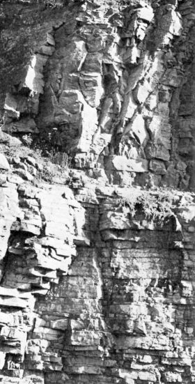 thin layers of limestone stacked