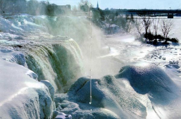 color photo of Rideau Falls